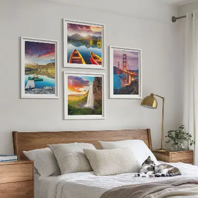 Set posters met lijsten bergmeren, boten en bruggen