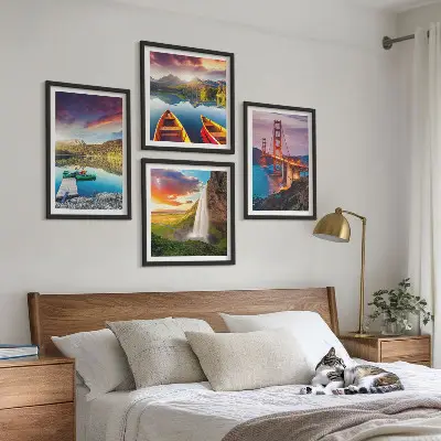 Set posters met lijsten bergmeren, boten en bruggen