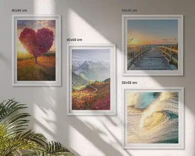Set van posters met lijst met afbeeldingen van landschappen, bergen, golven, bomen, harten en een pier