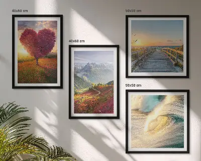 Set van posters met lijst met afbeeldingen van landschappen, bergen, golven, bomen, harten en een pier