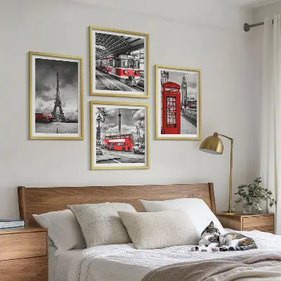 Set van posters met lijst iconische steden Londen en Parijs spoorwegthema