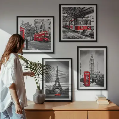 Set posters met lijst met afbeelding van rode bussen in de stad