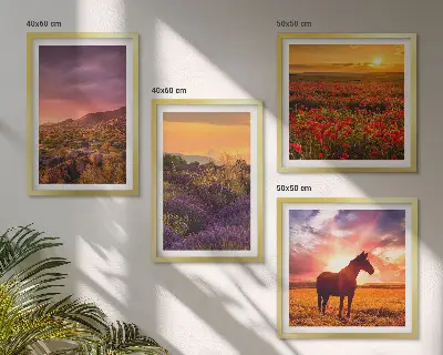 Set posters met lijst berglandschap met paard en lavendel