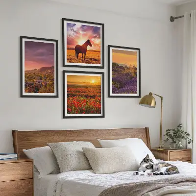 Set posters met lijst berglandschap met paard en lavendel