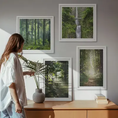Meerluik in lijst groene bossen met lichtstralen