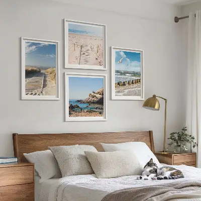 Meerluik in lijst strand met zand, golven, lucht en vogels