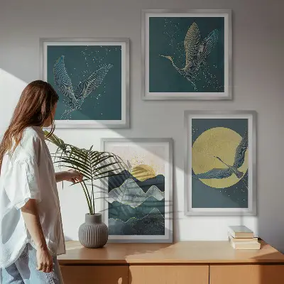 Set posters met lijst met afbeelding van kraanvogels bij de maan en bergen