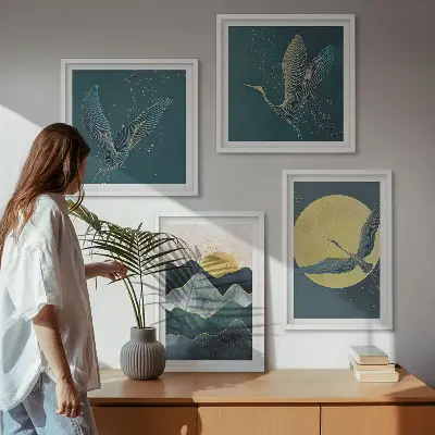 Set posters met lijst met afbeelding van kraanvogels bij de maan en bergen