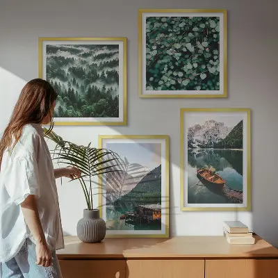 Set posters met lijst bergmeer met een boot in de mist
