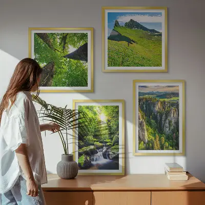 Groene bergen, waterval en bos meerluik in lijst