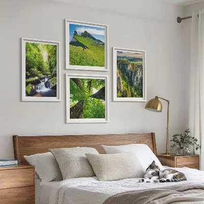 Groene bergen, waterval en bos meerluik in lijst