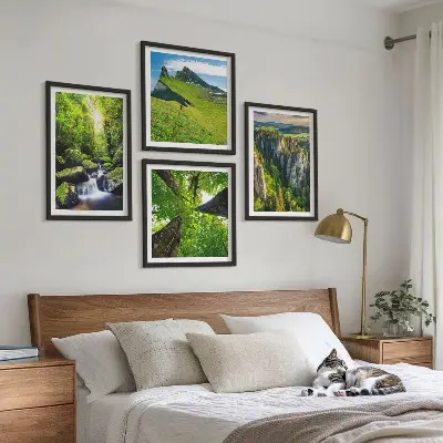Groene bergen, waterval en bos meerluik in lijst