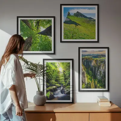 Groene bergen, waterval en bos meerluik in lijst