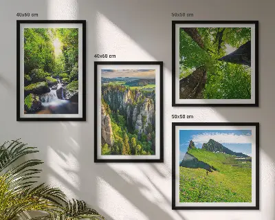 Groene bergen, waterval en bos meerluik in lijst