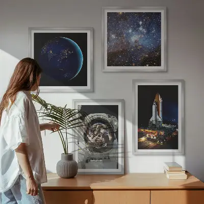 Poster set met lijst ruimte met aarde, astronaut en raket