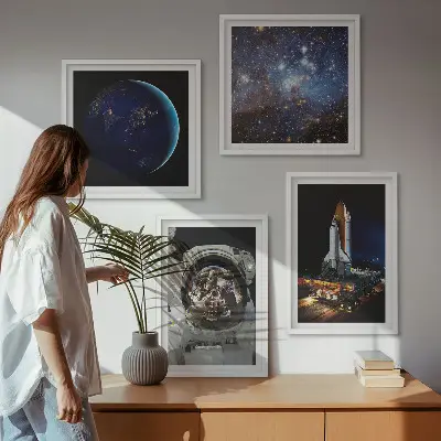 Poster set met lijst ruimte met aarde, astronaut en raket