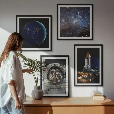 Poster set met lijst ruimte met aarde, astronaut en raket