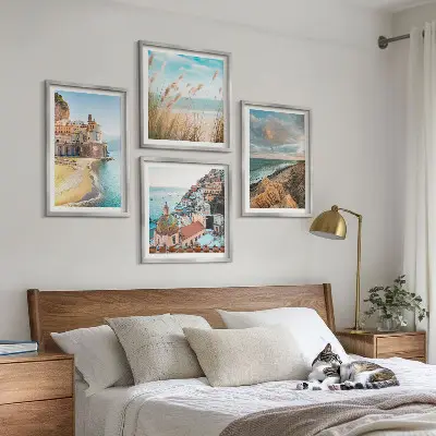 Meerluik in lijst met landschappen van strand, stad en kliffen