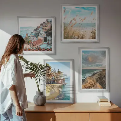 Meerluik in lijst met landschappen van strand, stad en kliffen