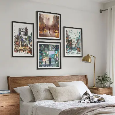 Set van posters met lijst Moderne, kleurrijke steden met karakteristieke personages