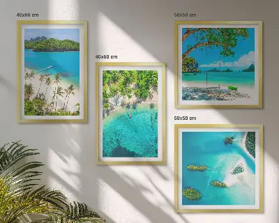 Set posters met lijst met afbeeldingen van stranden, palmbomen en kristalhelder water