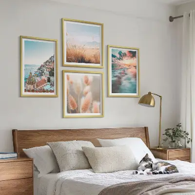 Meerluik in lijst zee met zonsondergang, huizen en bloemen
