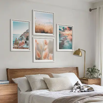 Meerluik in lijst zee met zonsondergang, huizen en bloemen