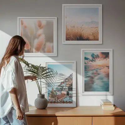Meerluik in lijst zee met zonsondergang, huizen en bloemen