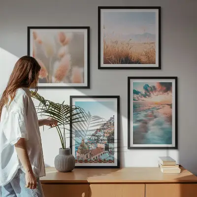Meerluik in lijst zee met zonsondergang, huizen en bloemen