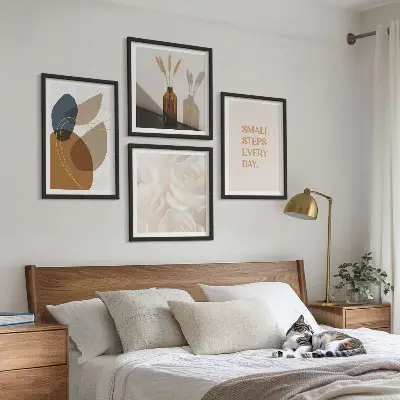 Set posters met lijst met abstracte vormen als accent