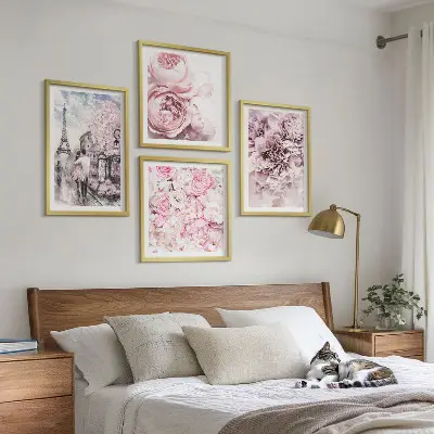 Set posters met lijst met roze bloemen in een romantisch landschap