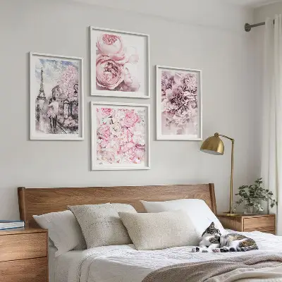 Set posters met lijst met roze bloemen in een romantisch landschap