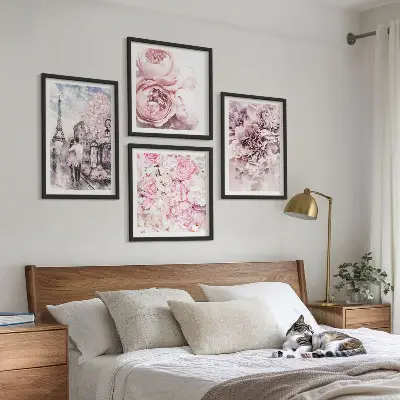 Set posters met lijst met roze bloemen in een romantisch landschap