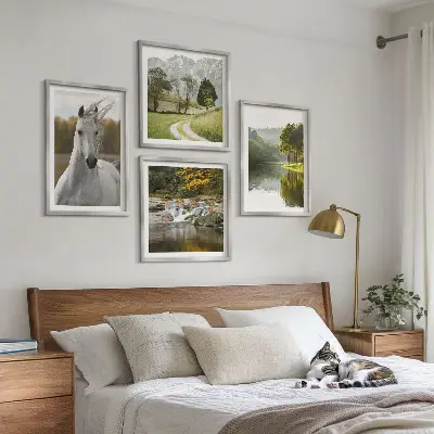 Witte paarden bij de rivier meerluik in lijst