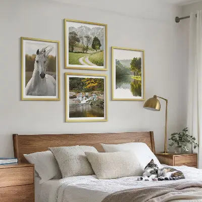 Witte paarden bij de rivier meerluik in lijst