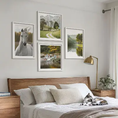 Witte paarden bij de rivier meerluik in lijst