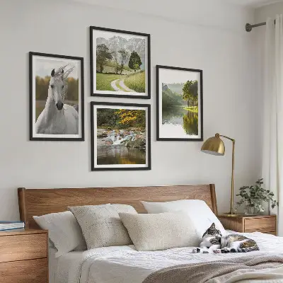 Witte paarden bij de rivier meerluik in lijst