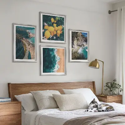Set van posters met lijst met afbeeldingen van zee, strand, citroenen en bergen