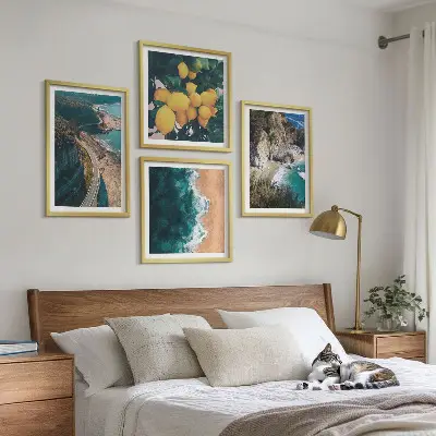 Set van posters met lijst met afbeeldingen van zee, strand, citroenen en bergen