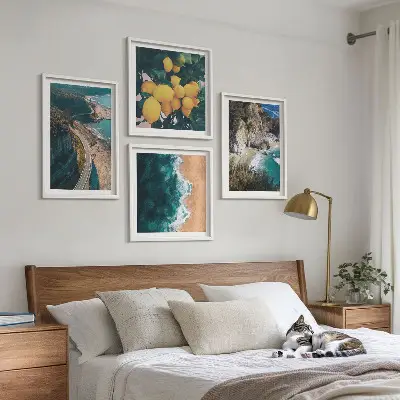 Set van posters met lijst met afbeeldingen van zee, strand, citroenen en bergen