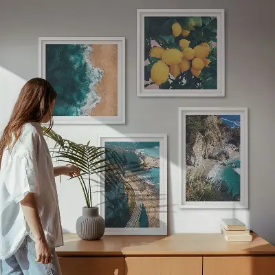 Set van posters met lijst met afbeeldingen van zee, strand, citroenen en bergen