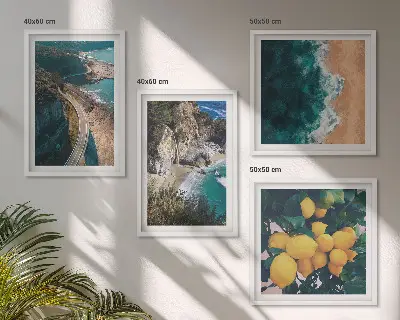 Set van posters met lijst met afbeeldingen van zee, strand, citroenen en bergen