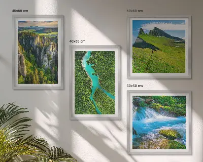 Groene bergen en rivierrotsen meerluik in lijst
