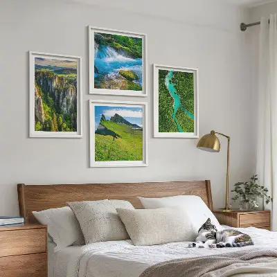 Groene bergen en rivierrotsen meerluik in lijst