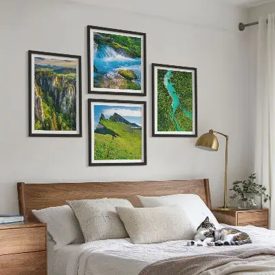 Groene bergen en rivierrotsen meerluik in lijst
