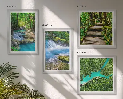 Poster set met lijst groene bossen en kristalhelder water