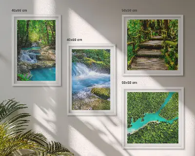 Poster set met lijst groene bossen en kristalhelder water