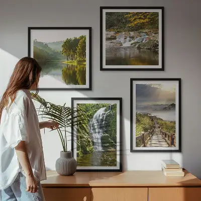 Set posters met lijst met afbeeldingen van watervallen bergen wolken en herfst