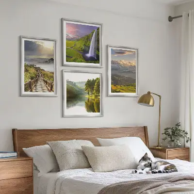 Posterset met lijsten berglandschappen met een waterval