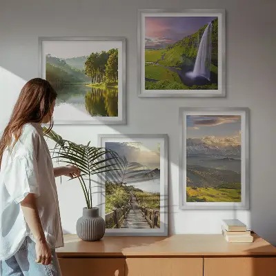 Posterset met lijsten berglandschappen met een waterval